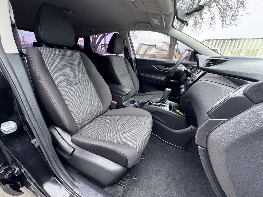 Photo 24 of this NISSAN ROGUE SPORT