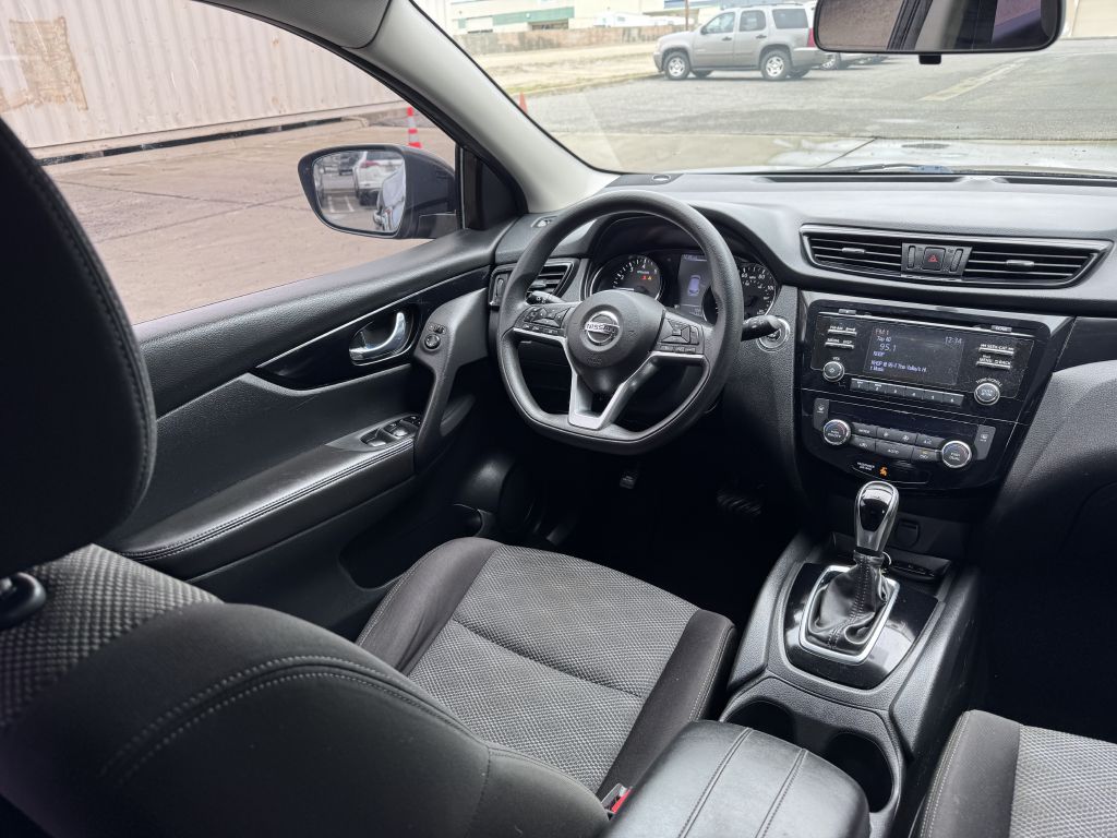 Photo 25 of this NISSAN ROGUE SPORT