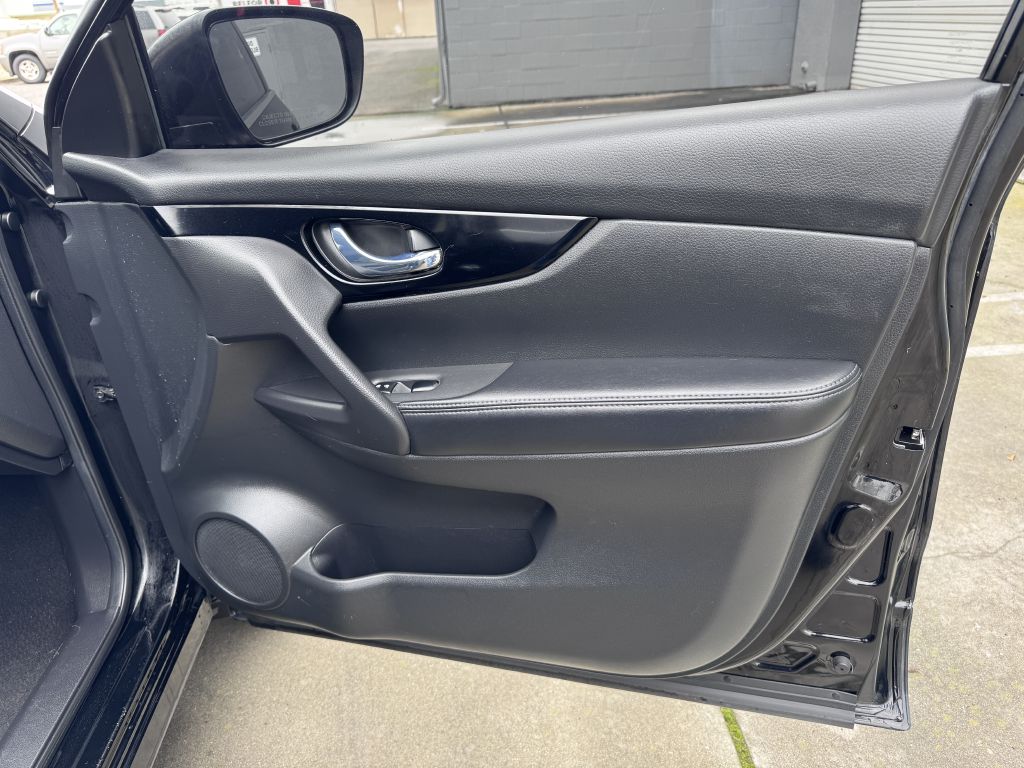 Photo 38 of this NISSAN ROGUE SPORT