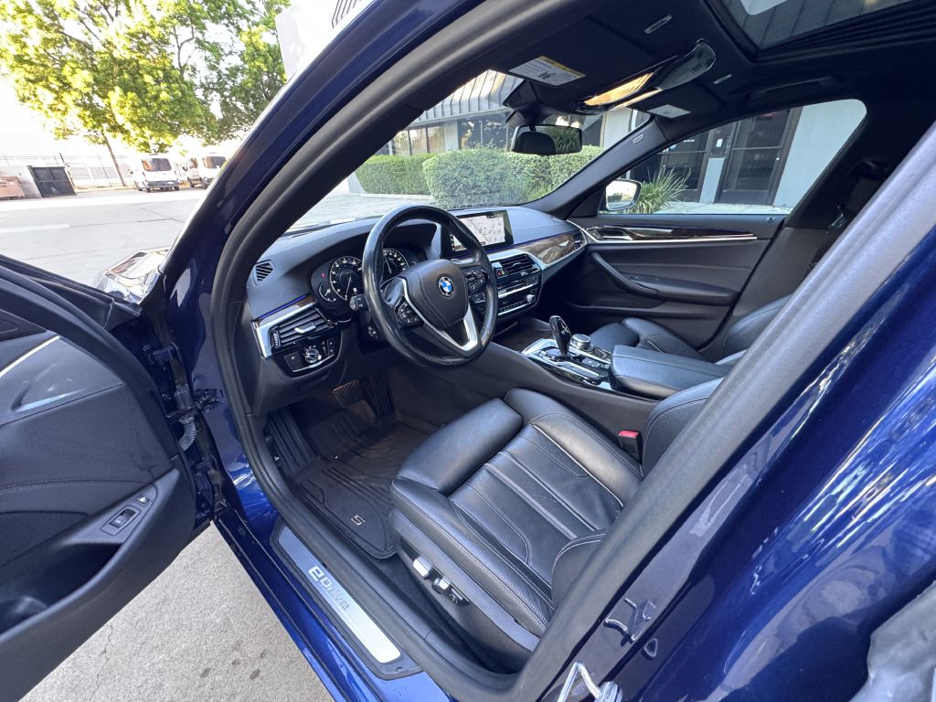 Photo 16 of this BMW 530E