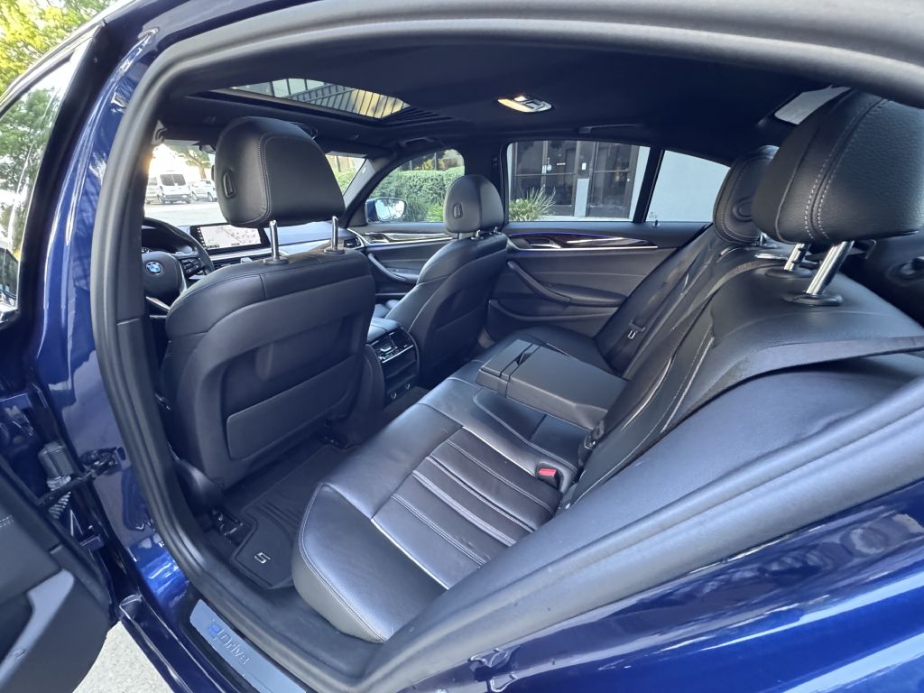 Photo 18 of this BMW 530E