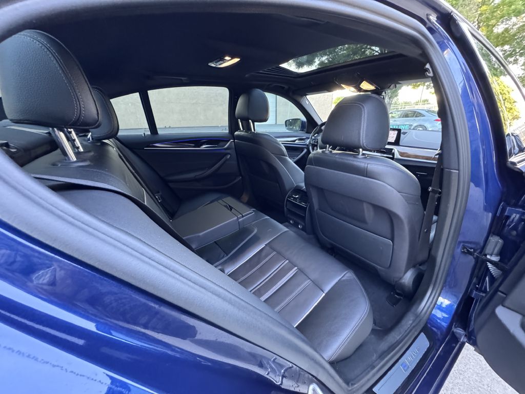 Photo 20 of this BMW 530E