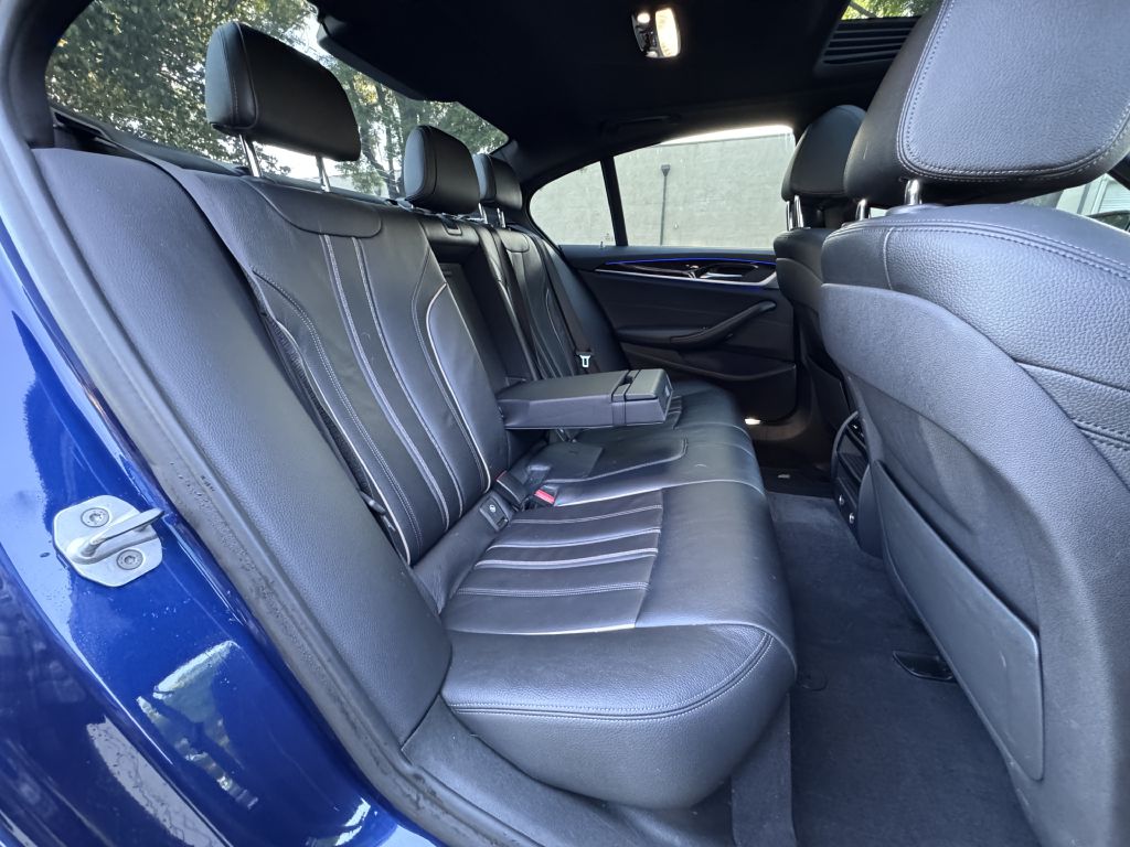 Photo 21 of this BMW 530E
