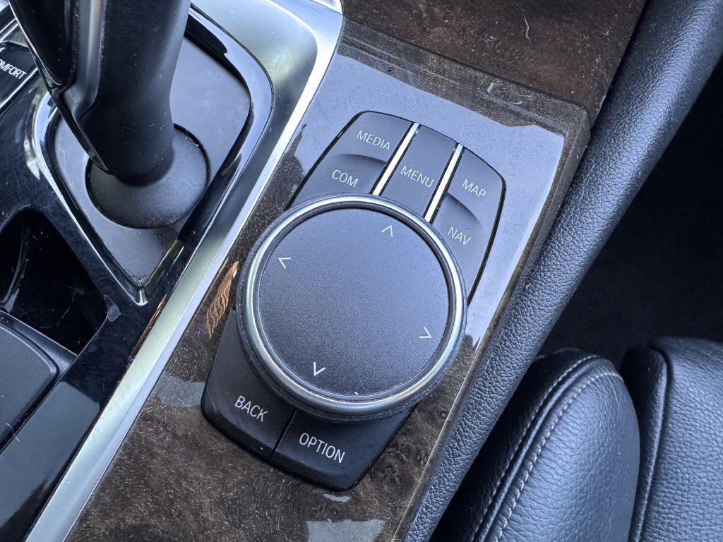 Photo 31 of this BMW 530E