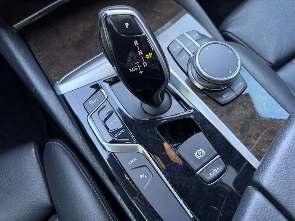 Photo 32 of this BMW 530E