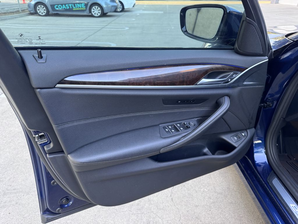 Photo 40 of this BMW 530E