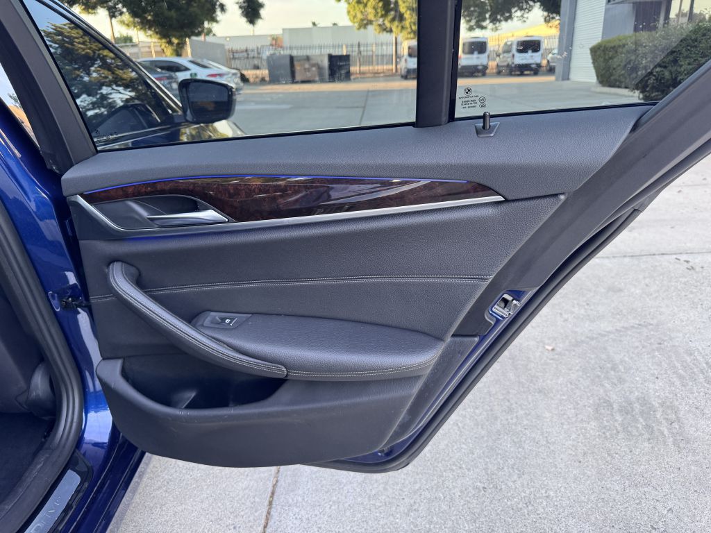 Photo 42 of this BMW 530E