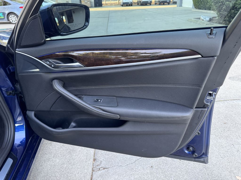Photo 43 of this BMW 530E