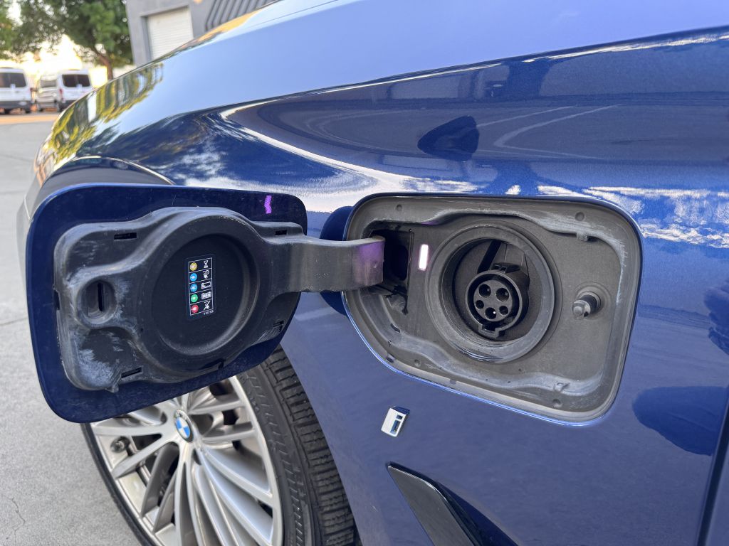 Photo 56 of this BMW 530E