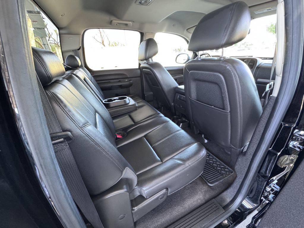 Photo 21 of this GMC SIERRA