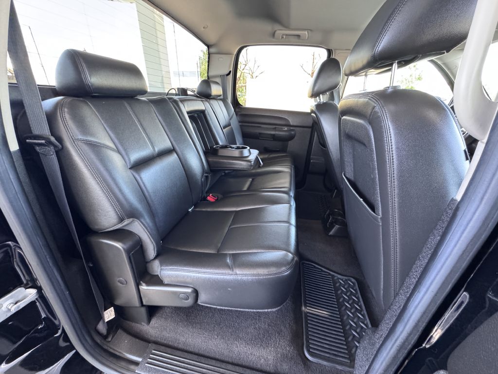 Photo 22 of this GMC SIERRA