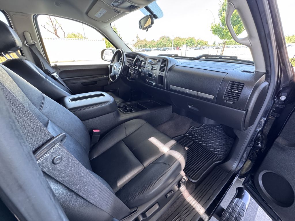 Photo 23 of this GMC SIERRA
