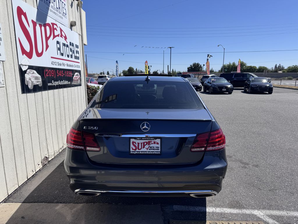 Photo 5 of this MERCEDES-BENZ E-CLASS