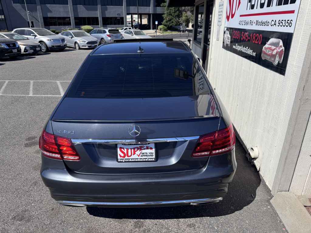 Photo 12 of this MERCEDES-BENZ E-CLASS