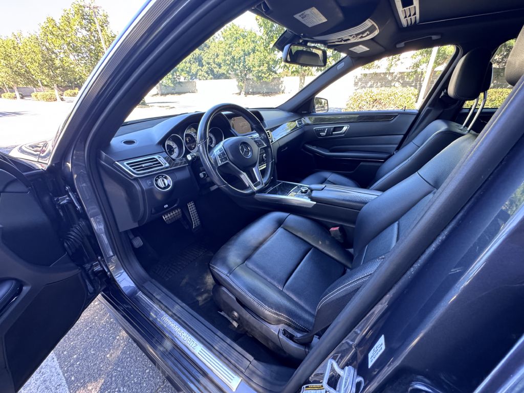 Photo 13 of this MERCEDES-BENZ E-CLASS