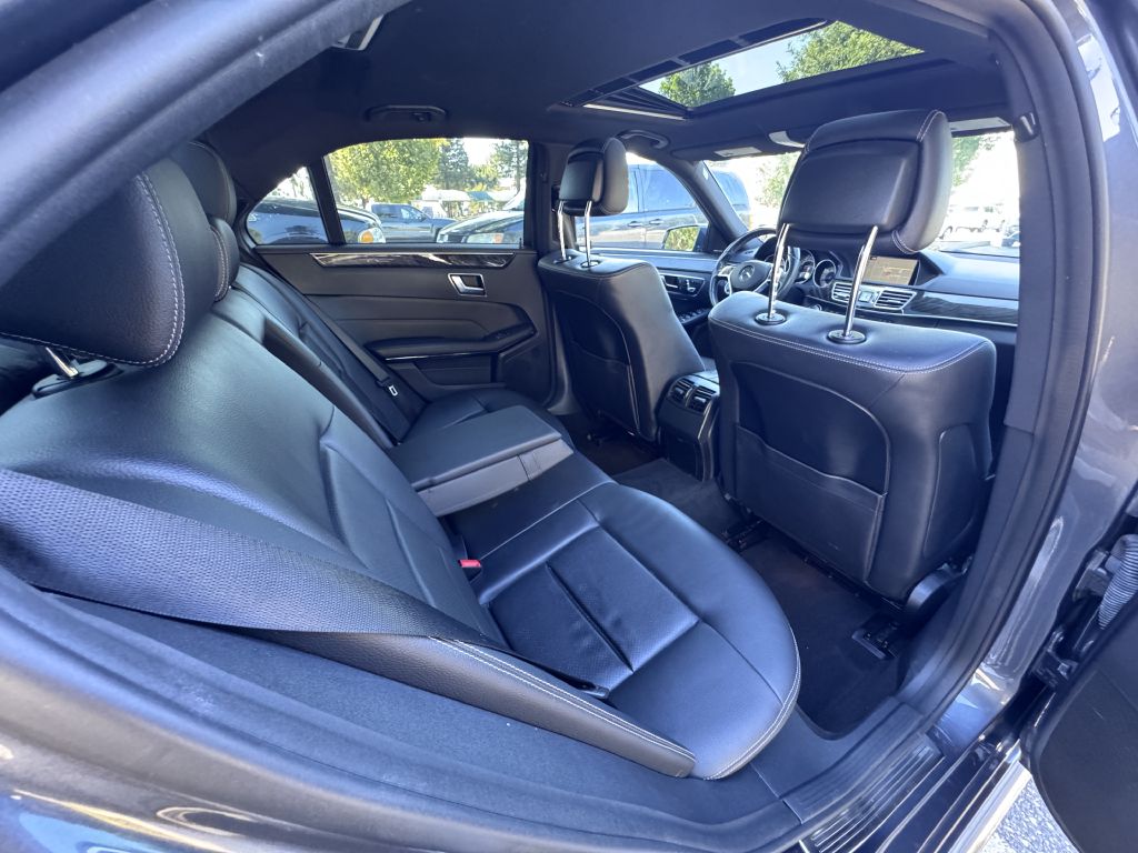 Photo 17 of this MERCEDES-BENZ E-CLASS