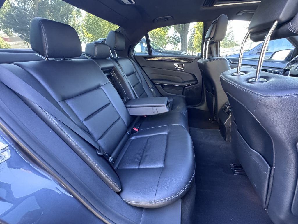 Photo 18 of this MERCEDES-BENZ E-CLASS