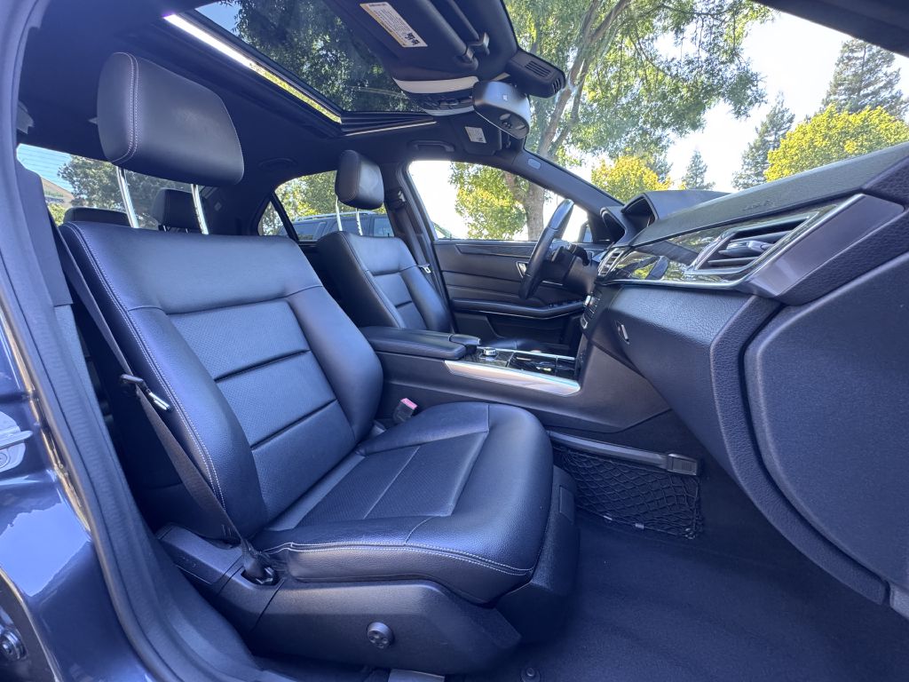 Photo 20 of this MERCEDES-BENZ E-CLASS