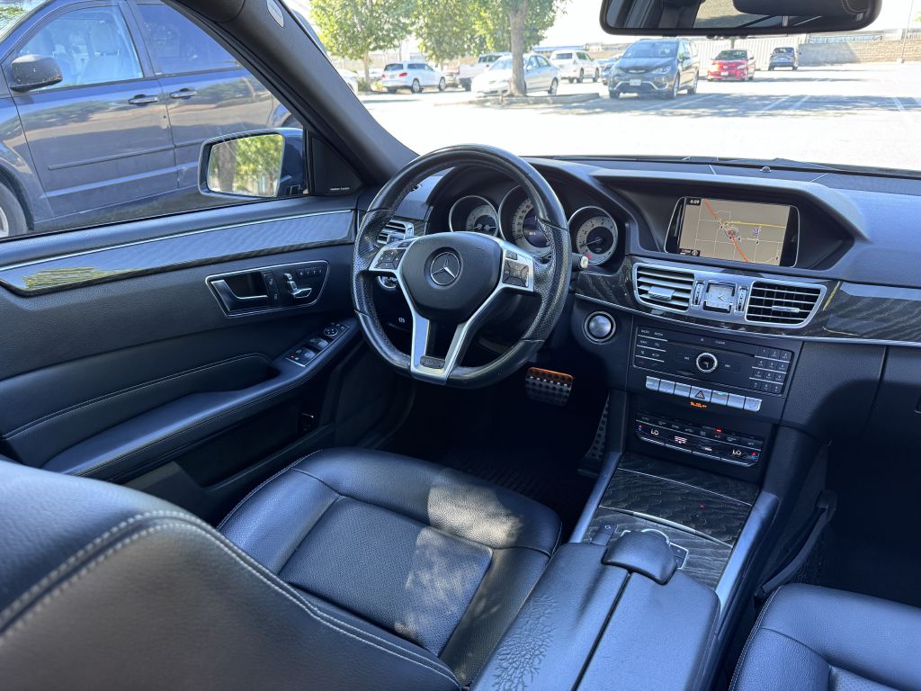 Photo 21 of this MERCEDES-BENZ E-CLASS