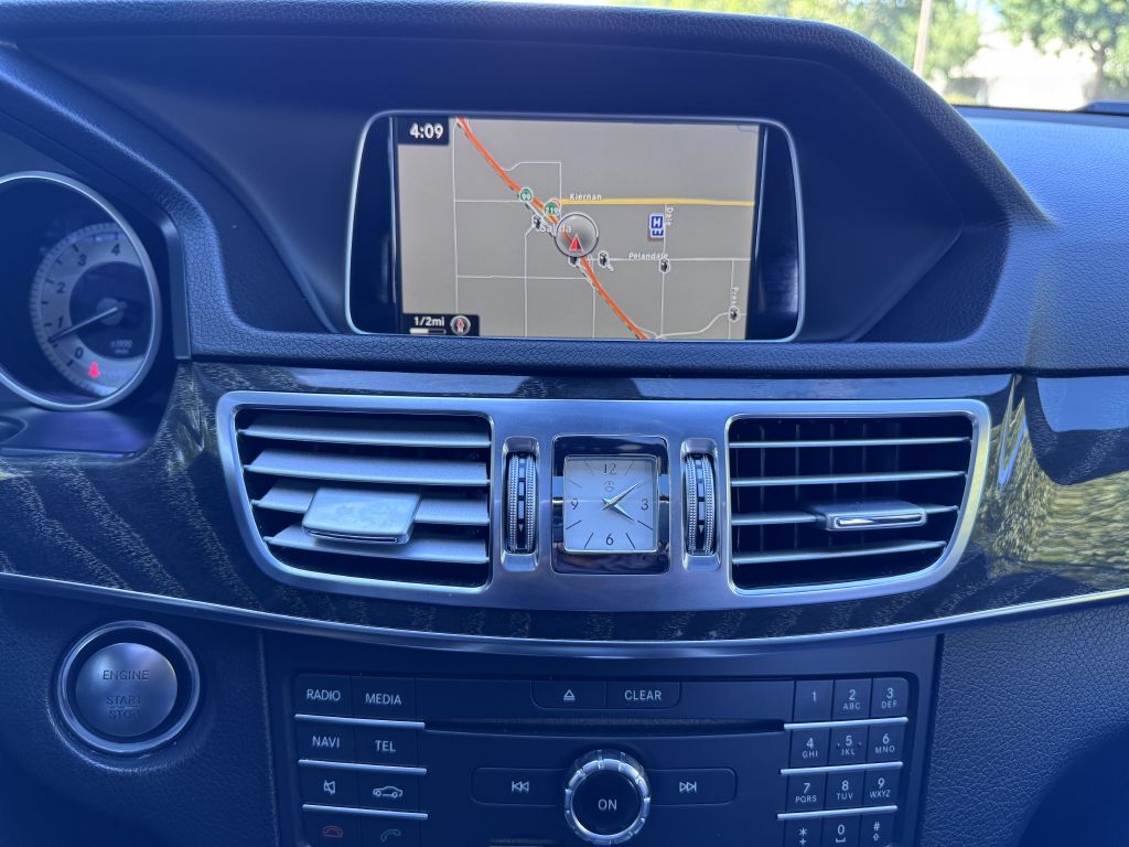 Photo 25 of this MERCEDES-BENZ E-CLASS