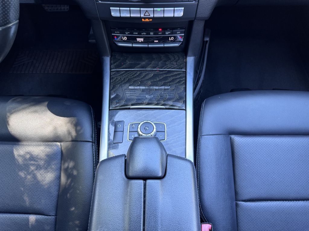 Photo 27 of this MERCEDES-BENZ E-CLASS