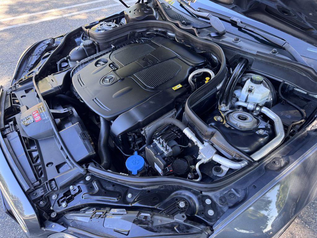 Photo 35 of this MERCEDES-BENZ E-CLASS
