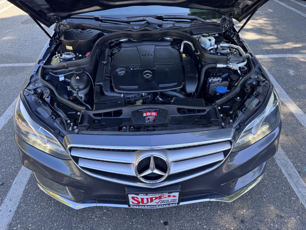 Photo 36 of this MERCEDES-BENZ E-CLASS