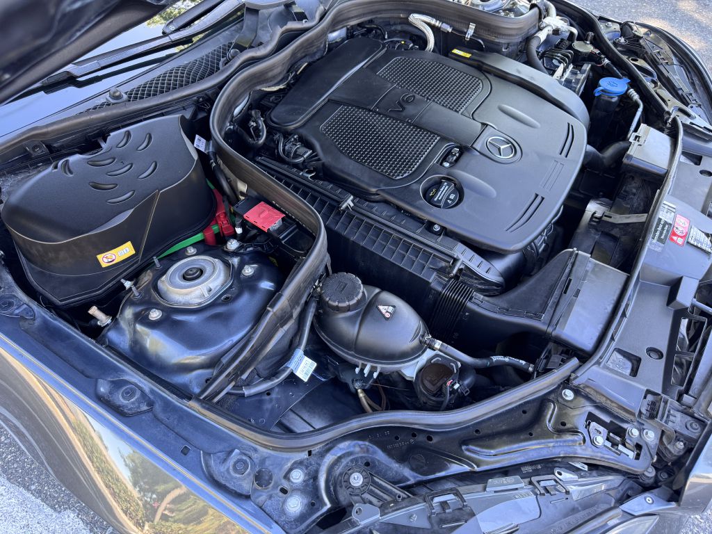 Photo 37 of this MERCEDES-BENZ E-CLASS