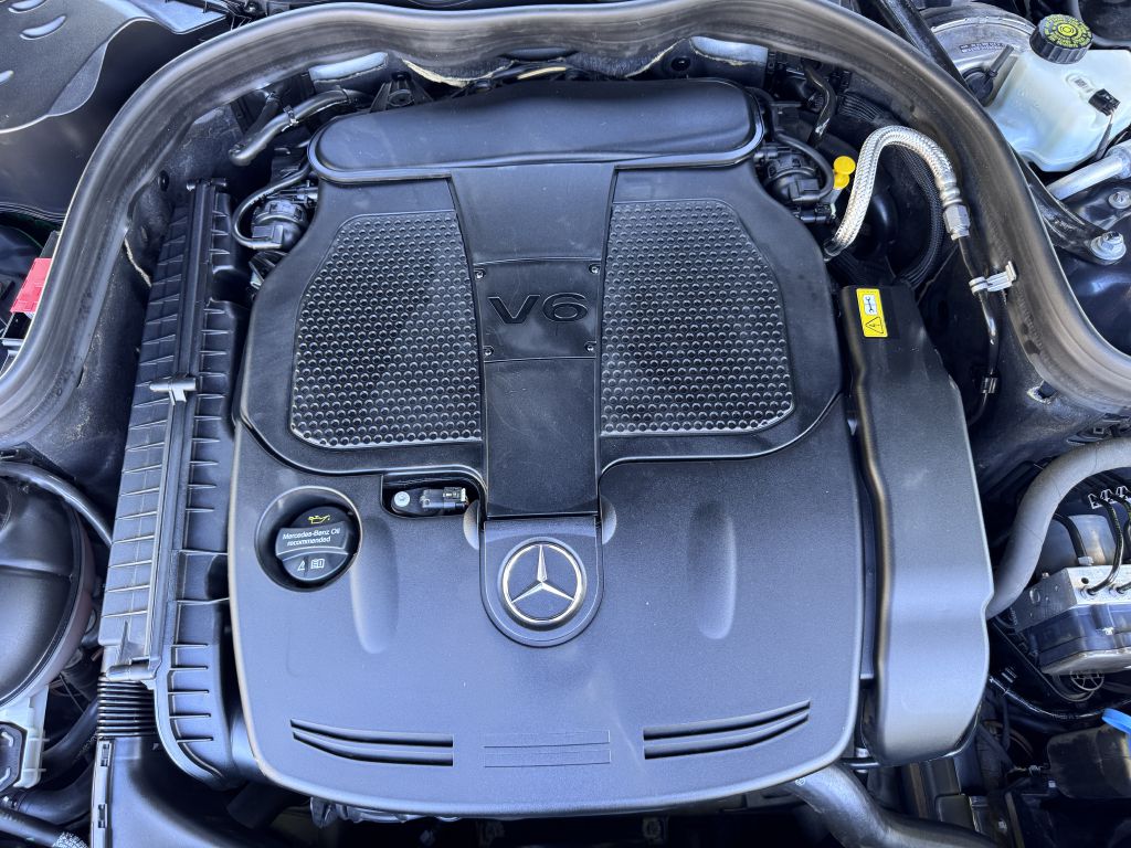 Photo 38 of this MERCEDES-BENZ E-CLASS