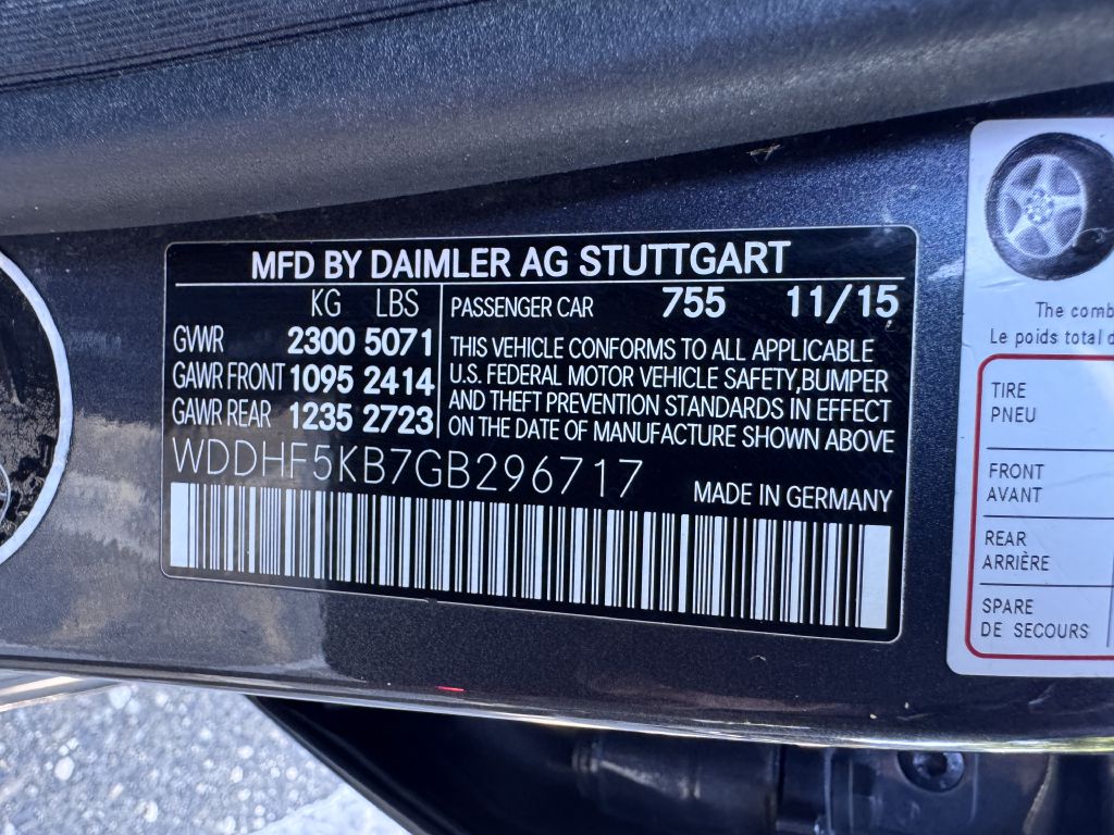 Photo 42 of this MERCEDES-BENZ E-CLASS