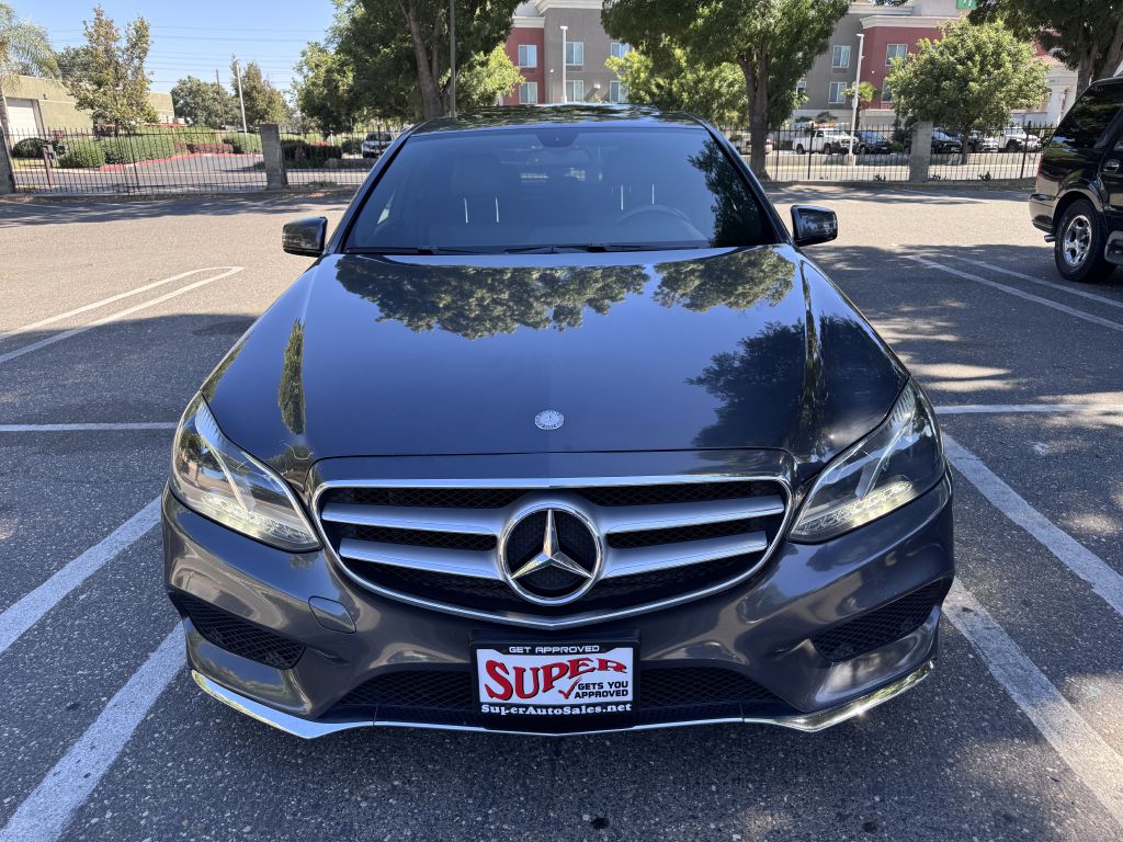 Photo 44 of this MERCEDES-BENZ E-CLASS