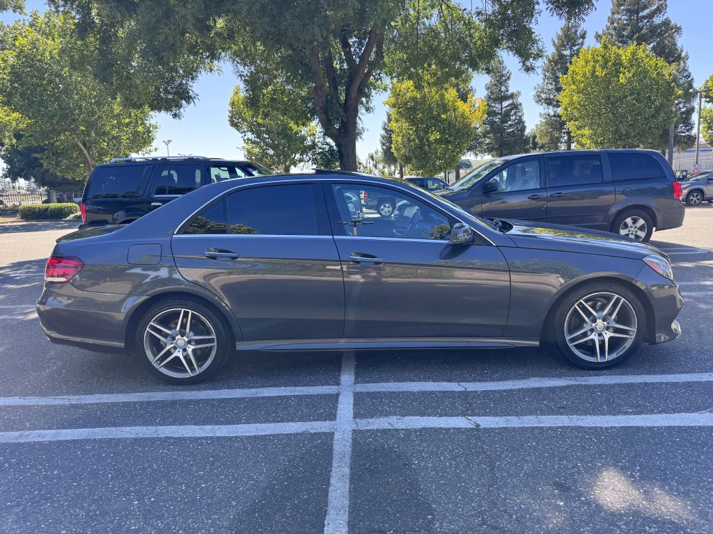 Photo 46 of this MERCEDES-BENZ E-CLASS