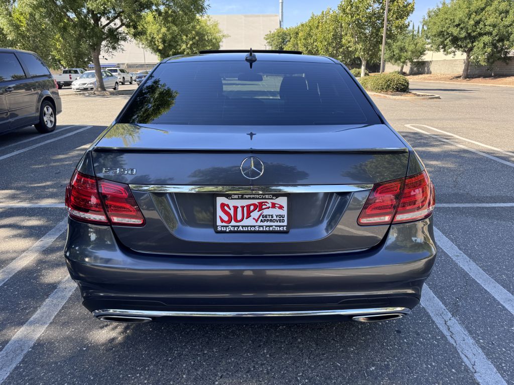Photo 48 of this MERCEDES-BENZ E-CLASS