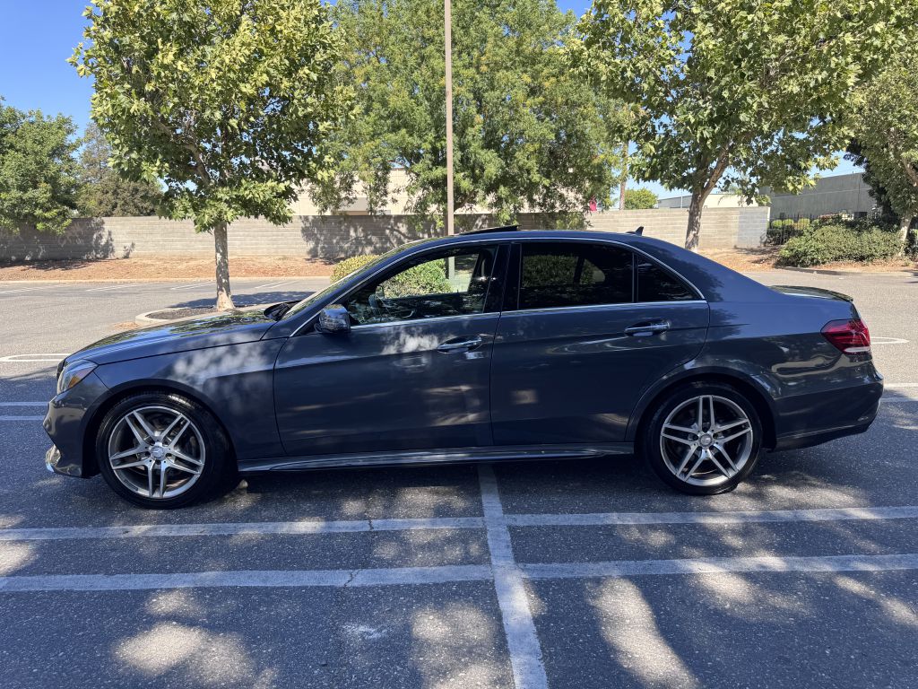 Photo 50 of this MERCEDES-BENZ E-CLASS
