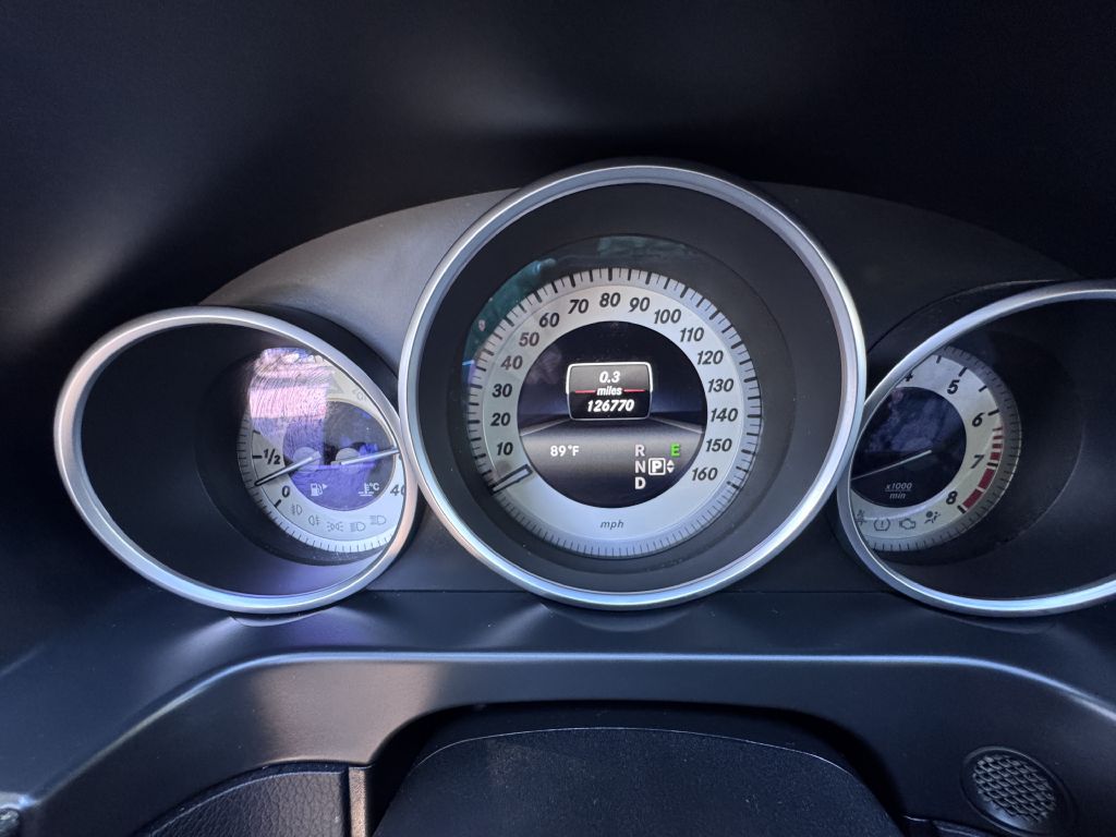 Photo 52 of this MERCEDES-BENZ E-CLASS