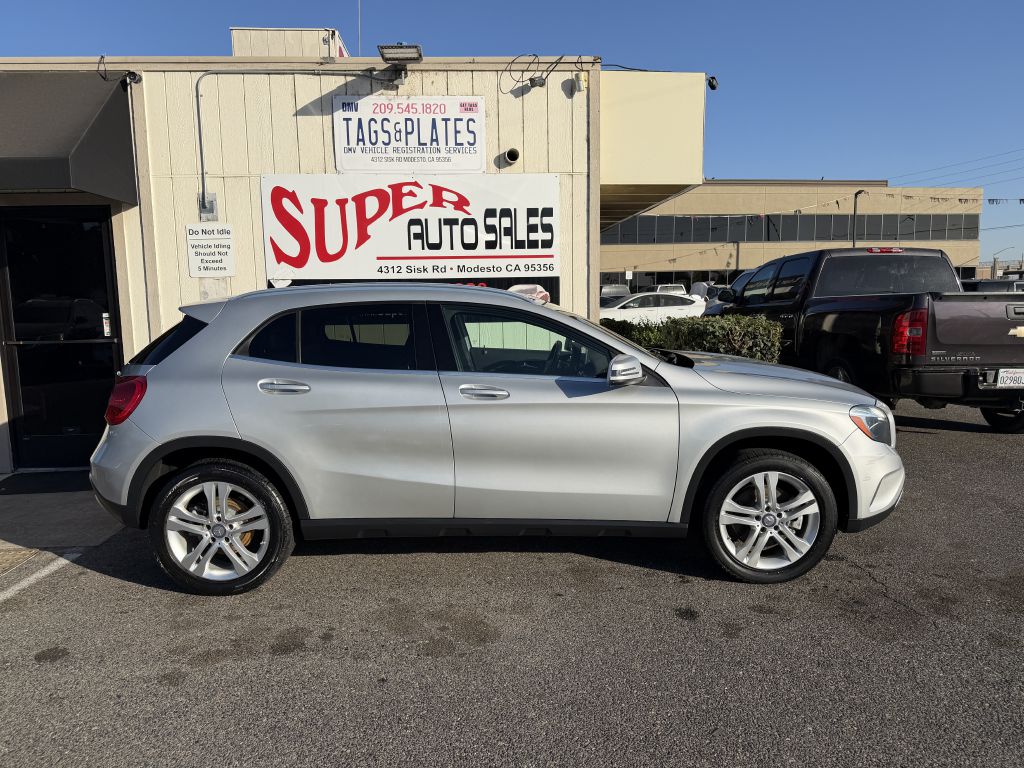 Photo 5 of this MERCEDES-BENZ GLA