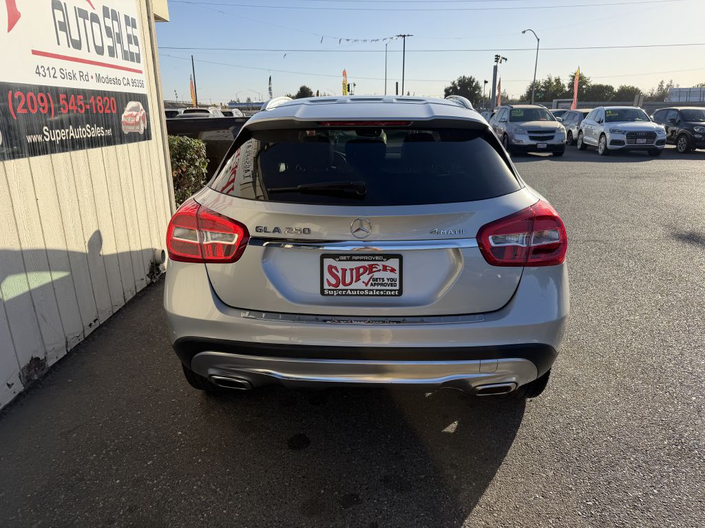 Photo 7 of this MERCEDES-BENZ GLA
