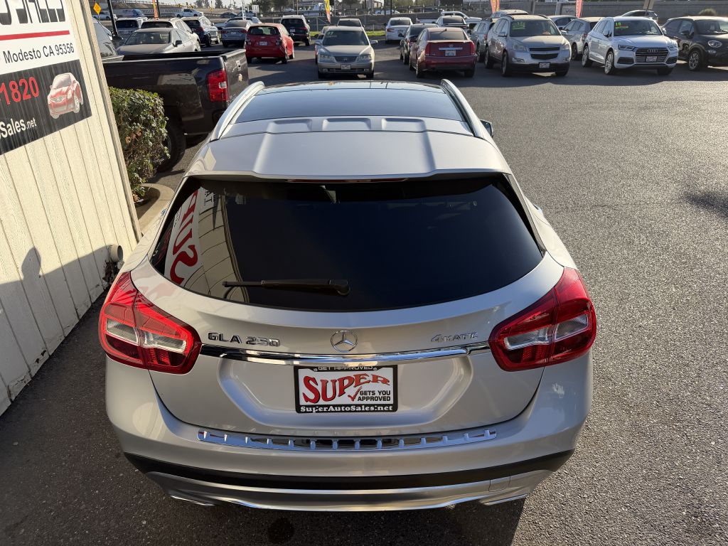 Photo 8 of this MERCEDES-BENZ GLA