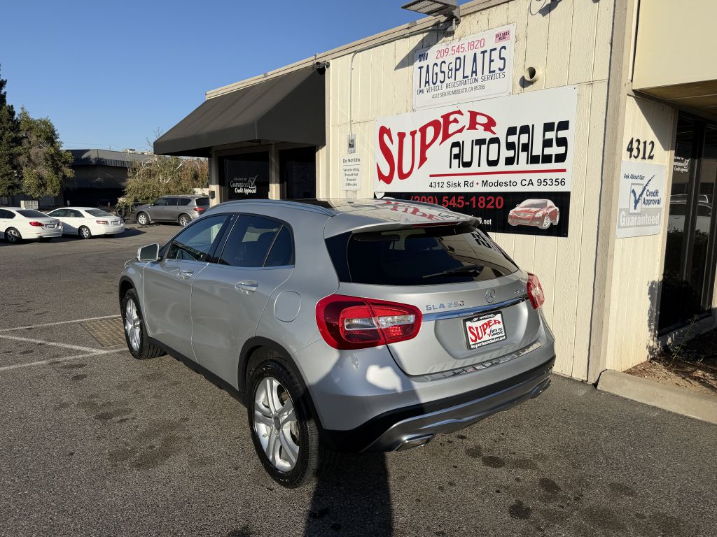 Photo 14 of this MERCEDES-BENZ GLA