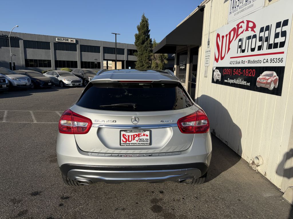 Photo 15 of this MERCEDES-BENZ GLA