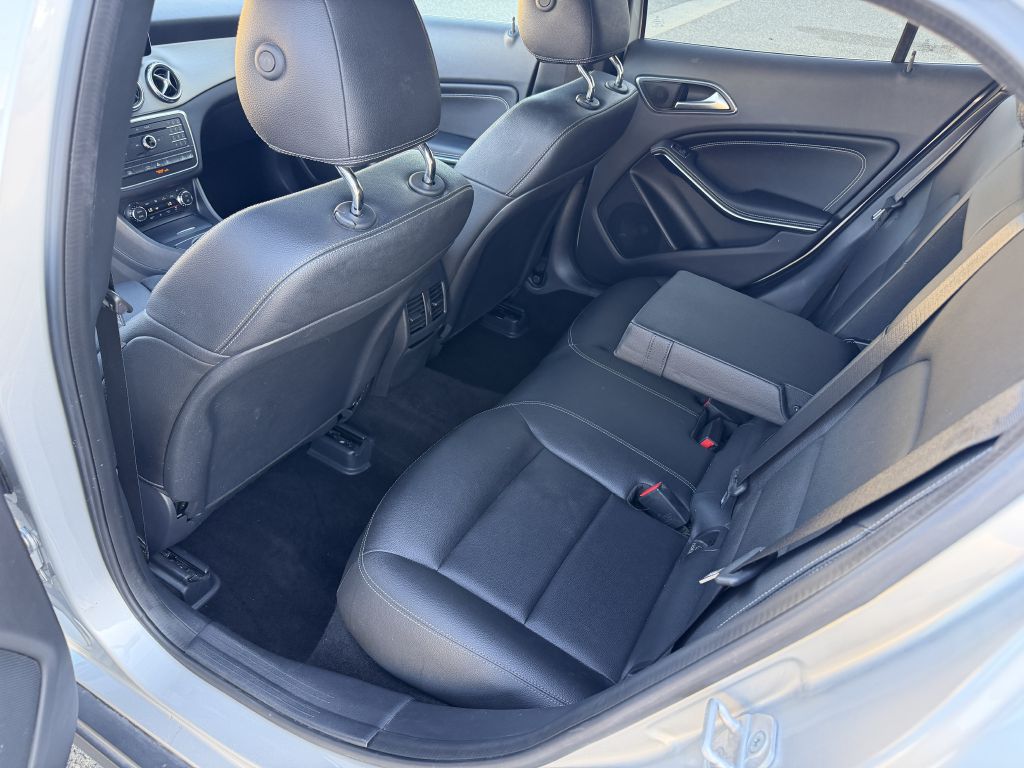 Photo 18 of this MERCEDES-BENZ GLA