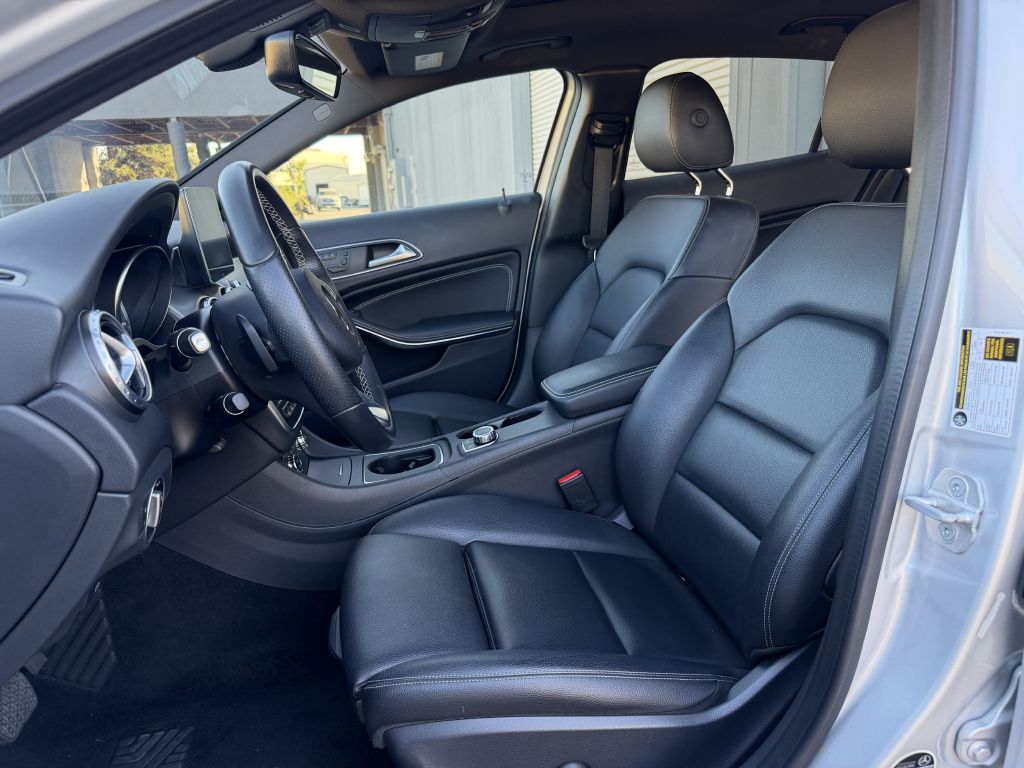 Photo 19 of this MERCEDES-BENZ GLA
