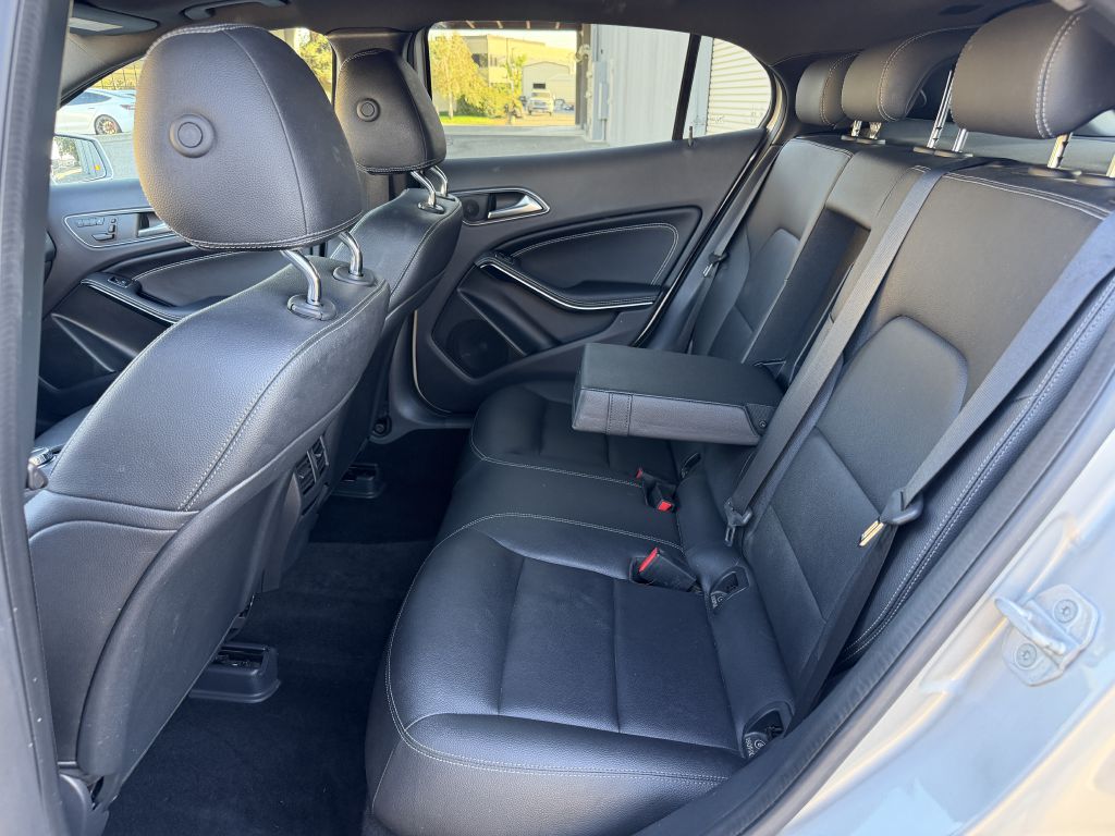 Photo 20 of this MERCEDES-BENZ GLA