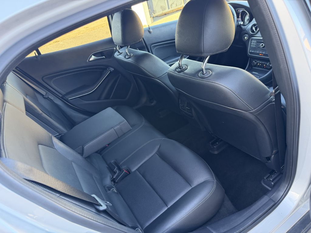 Photo 21 of this MERCEDES-BENZ GLA