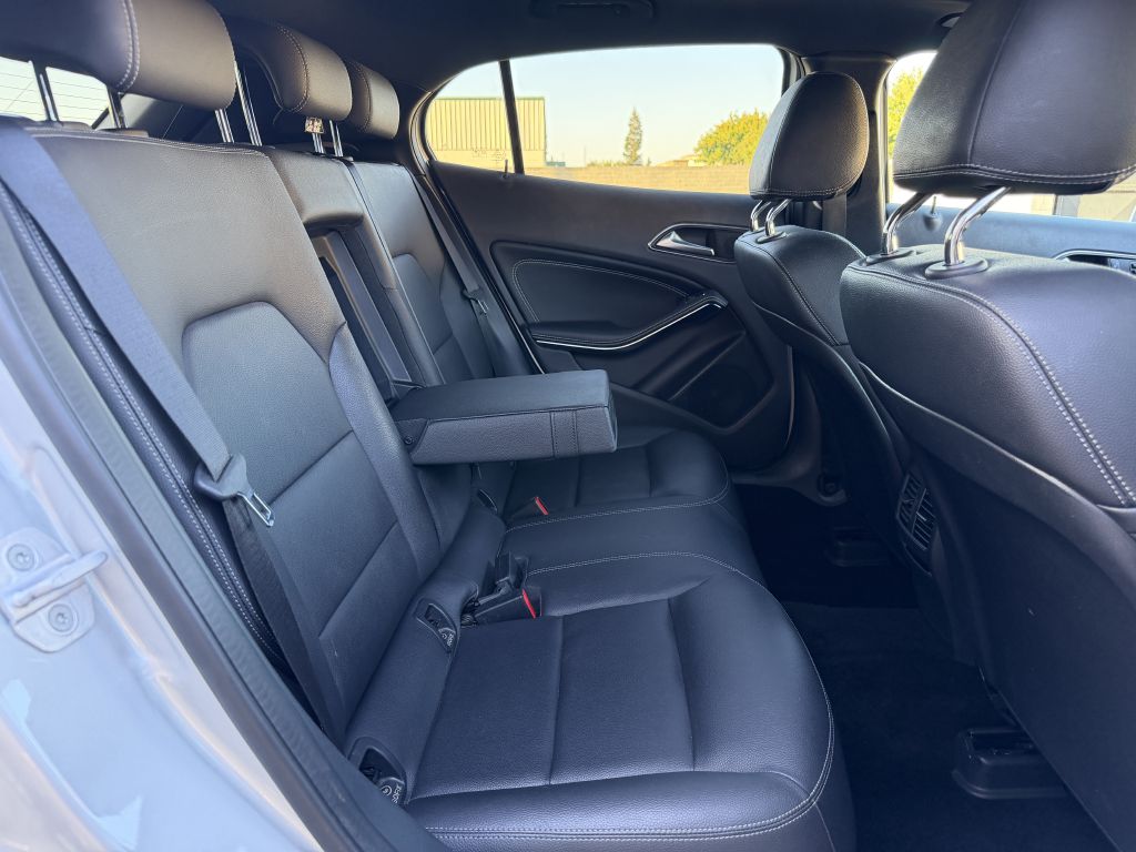 Photo 22 of this MERCEDES-BENZ GLA