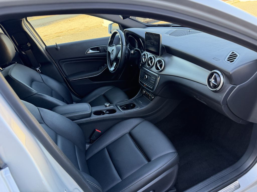 Photo 23 of this MERCEDES-BENZ GLA