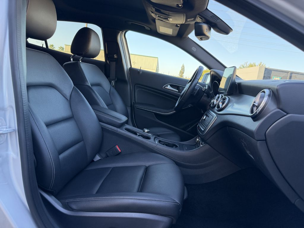 Photo 24 of this MERCEDES-BENZ GLA
