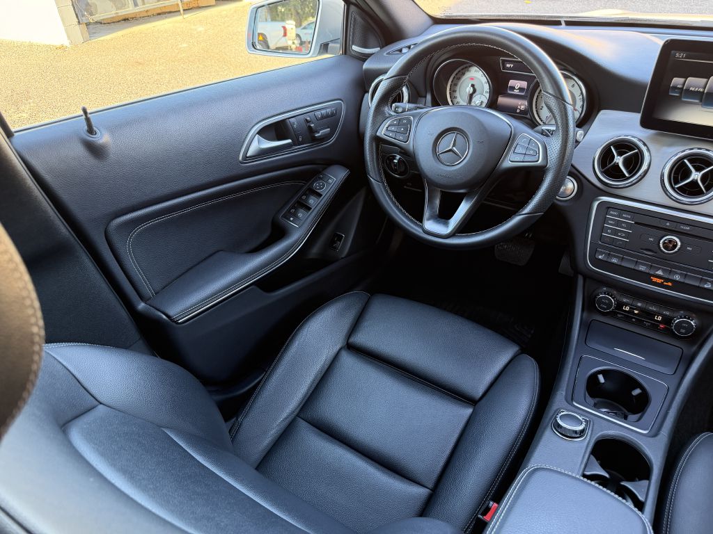 Photo 25 of this MERCEDES-BENZ GLA
