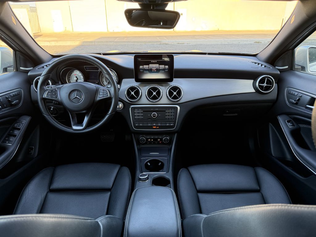Photo 27 of this MERCEDES-BENZ GLA