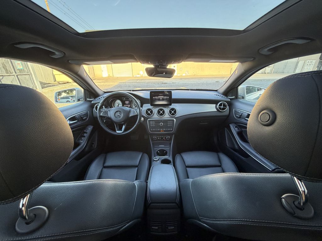 Photo 28 of this MERCEDES-BENZ GLA